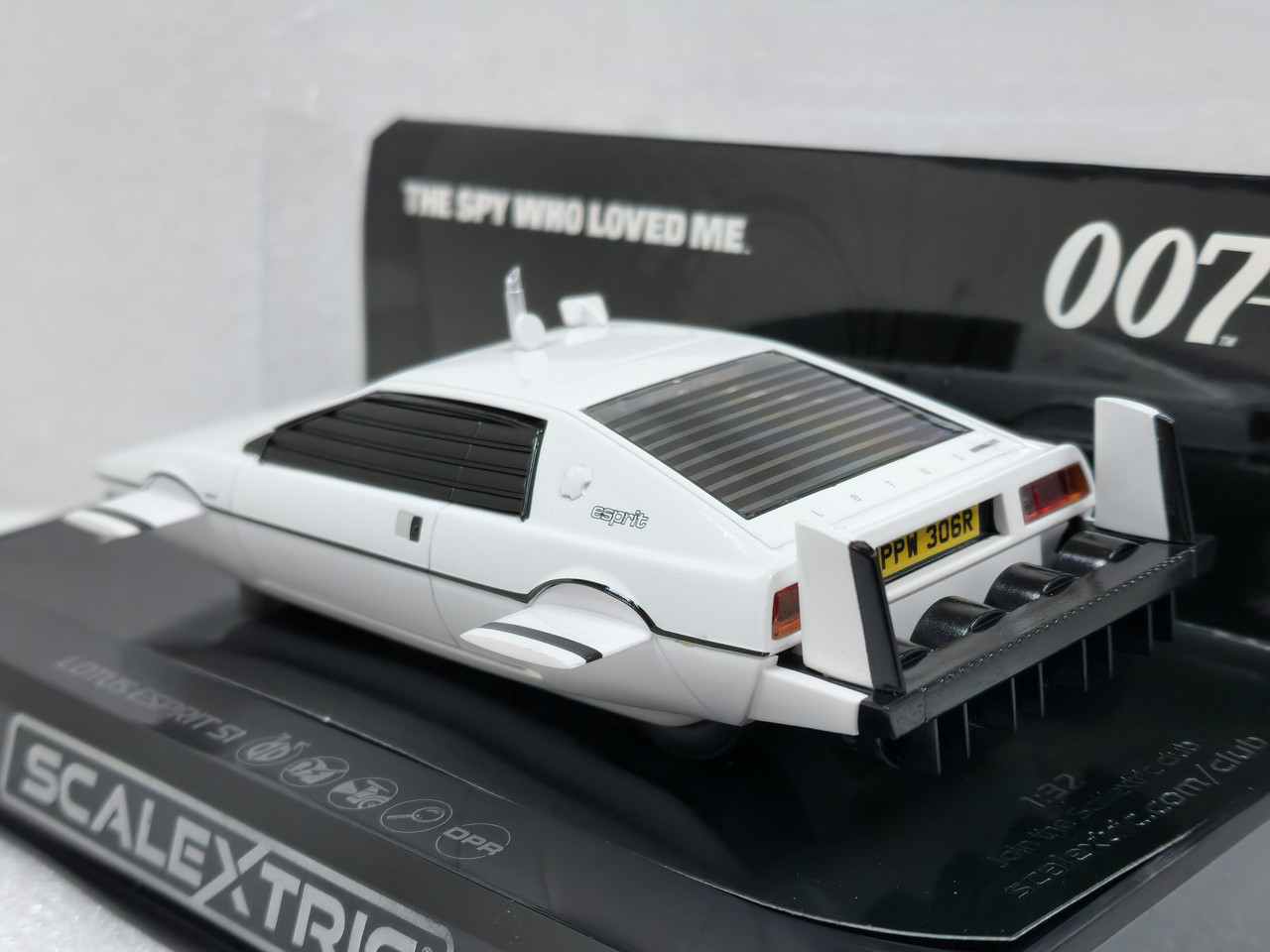 C4359 Scalextric James Bond Lotus Esprit S1 - The Spy Who Loved Me 'Wet  Nellie' 1:32 Slot Car