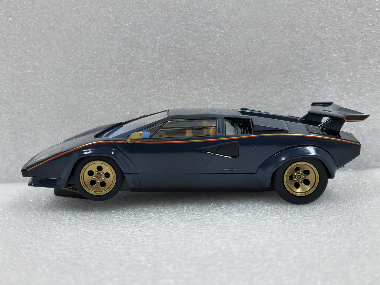 C4411 Scalextric Lamborghini Countach - Blue and Gold 1:32 Slot