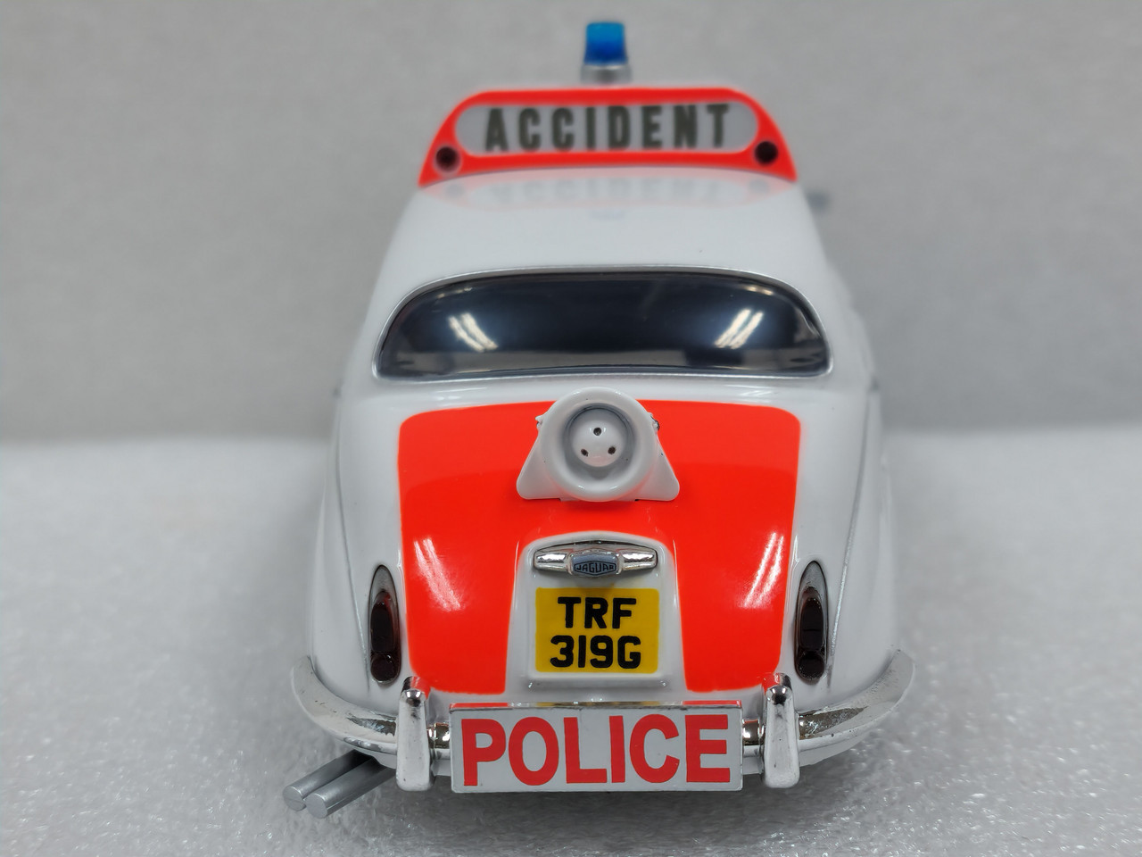 C4420 Scalextric Jaguar MK2 - Police Edition 1:32 Slot Car *DPR