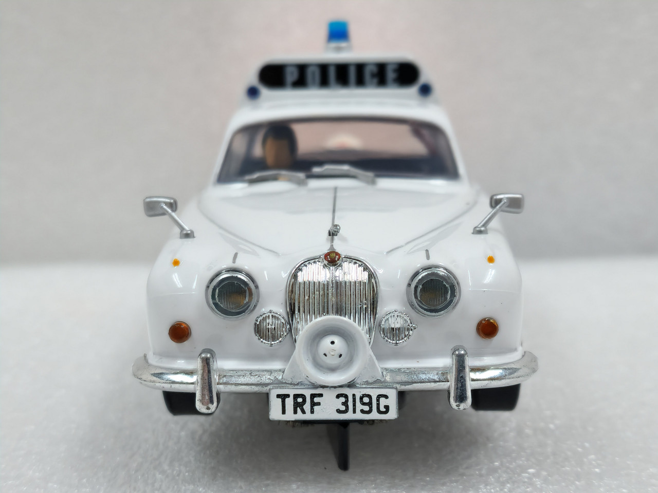 C4420 Scalextric Jaguar MK2 - Police Edition 1:32 Slot Car *DPR