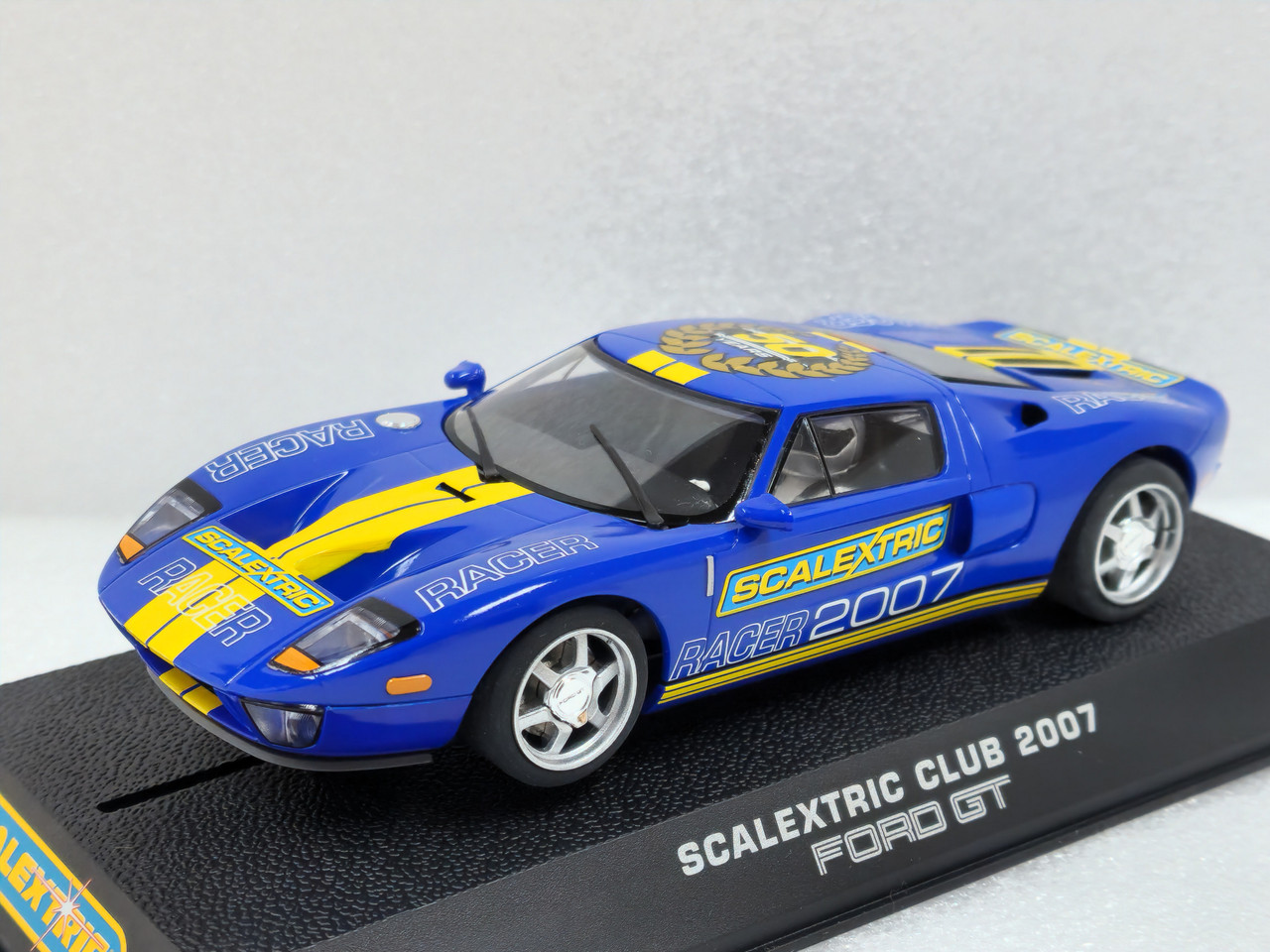 C2816 Scalextric Club 2007 Ford GT 1:32 Slot Car - Great Traditions