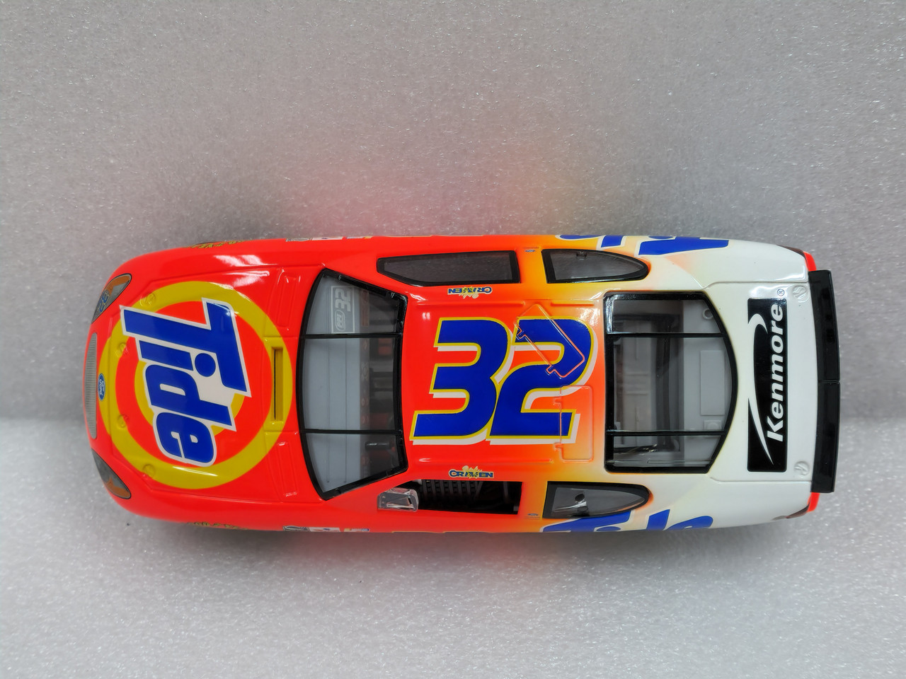 レアScalextric 1/32 NASCAR/'01 FordTaurus Scalextric NASCAR Ford Taurus, Car of Tomorrow Rear Tires (1 Pair