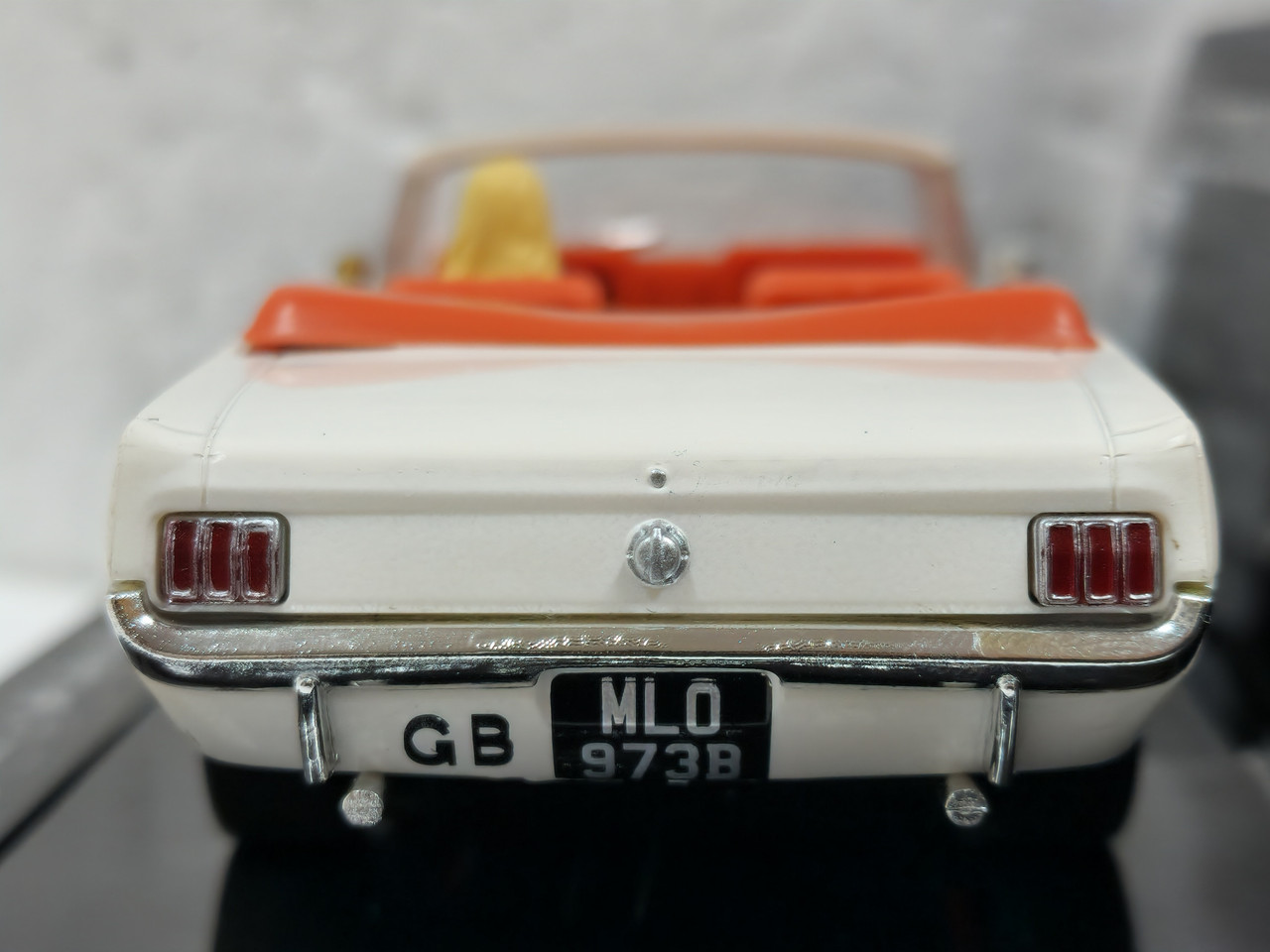 Scalextric - 1/32 JAMES BOND FORD MUSTANG – GOLDFINGER (6/23 Scalextric - 1/32 JAMES BOND FORD MUSTANG – GOLDFINGER (6/23
