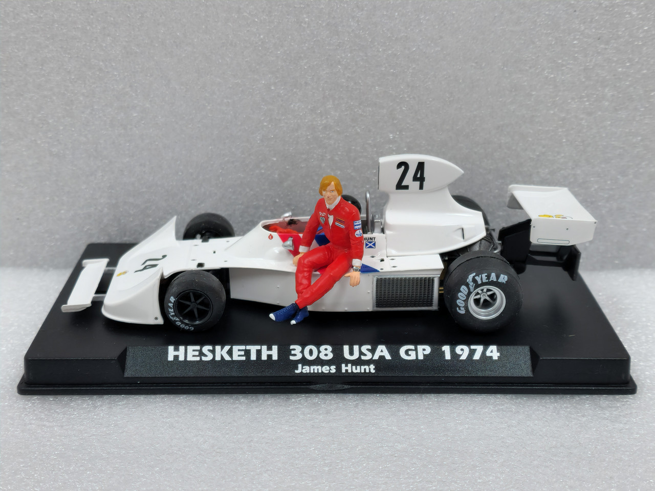 A2033F Fly Hesketh 308 F1 USA GP 1974 w/James Hunt Figure, #24 1