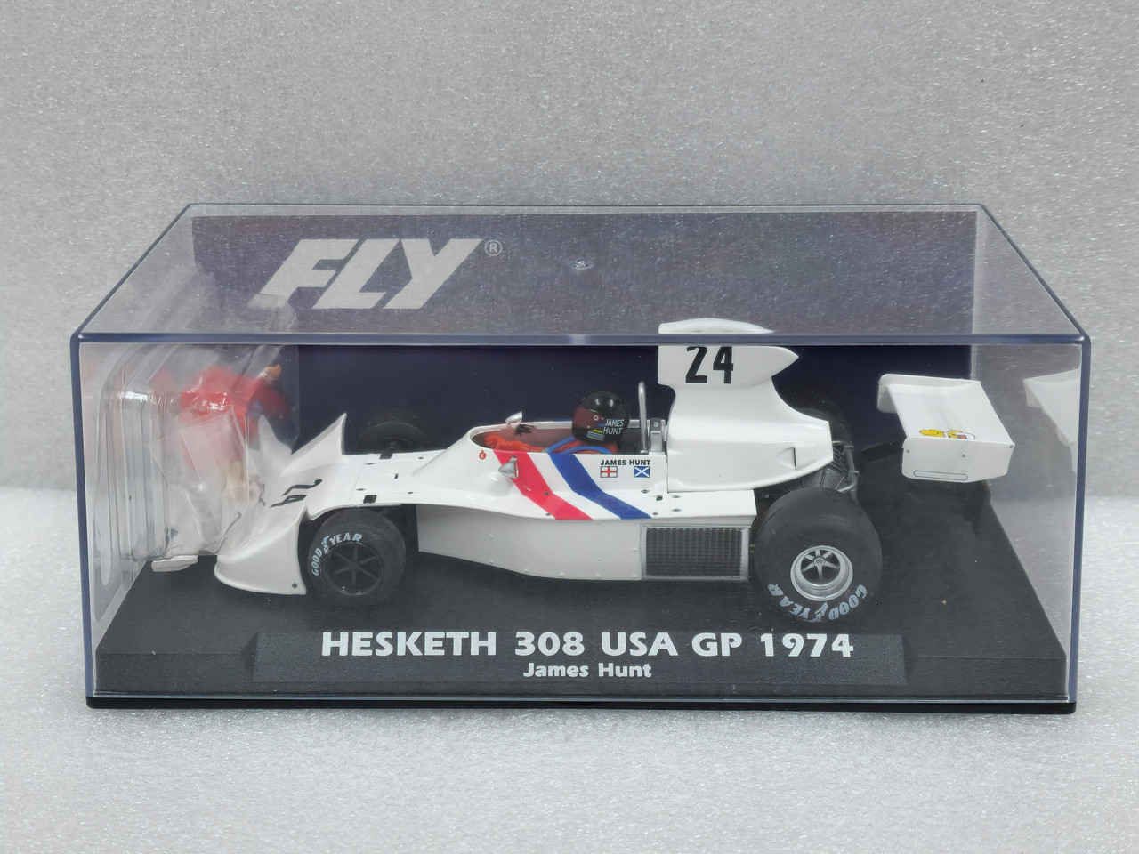 A2033F Fly Hesketh 308 F1 USA GP 1974 w/James Hunt Figure, #24 1