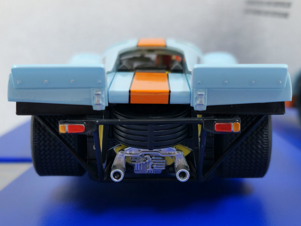 スロットカー1/32 gulfカラーPorsche917k! 10周年記念モデル Amazon.com: Carrera 27780 Porsche 911 RSR Gulf Racing Mike