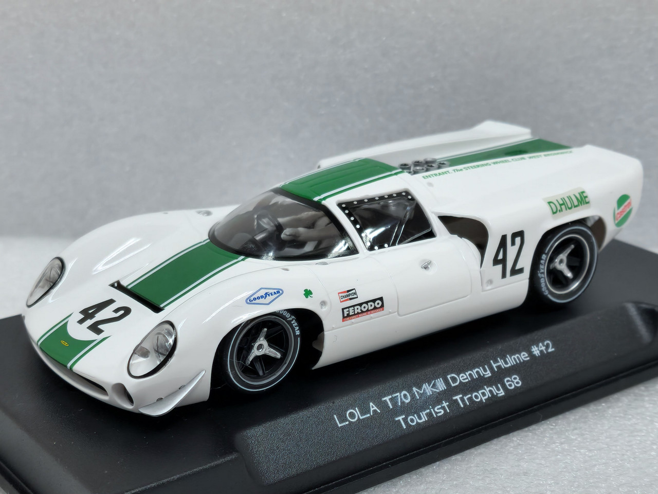 CA00107S/W Thunderslot Lola T70 MkIII Tourist Trophy 1968, #42 1