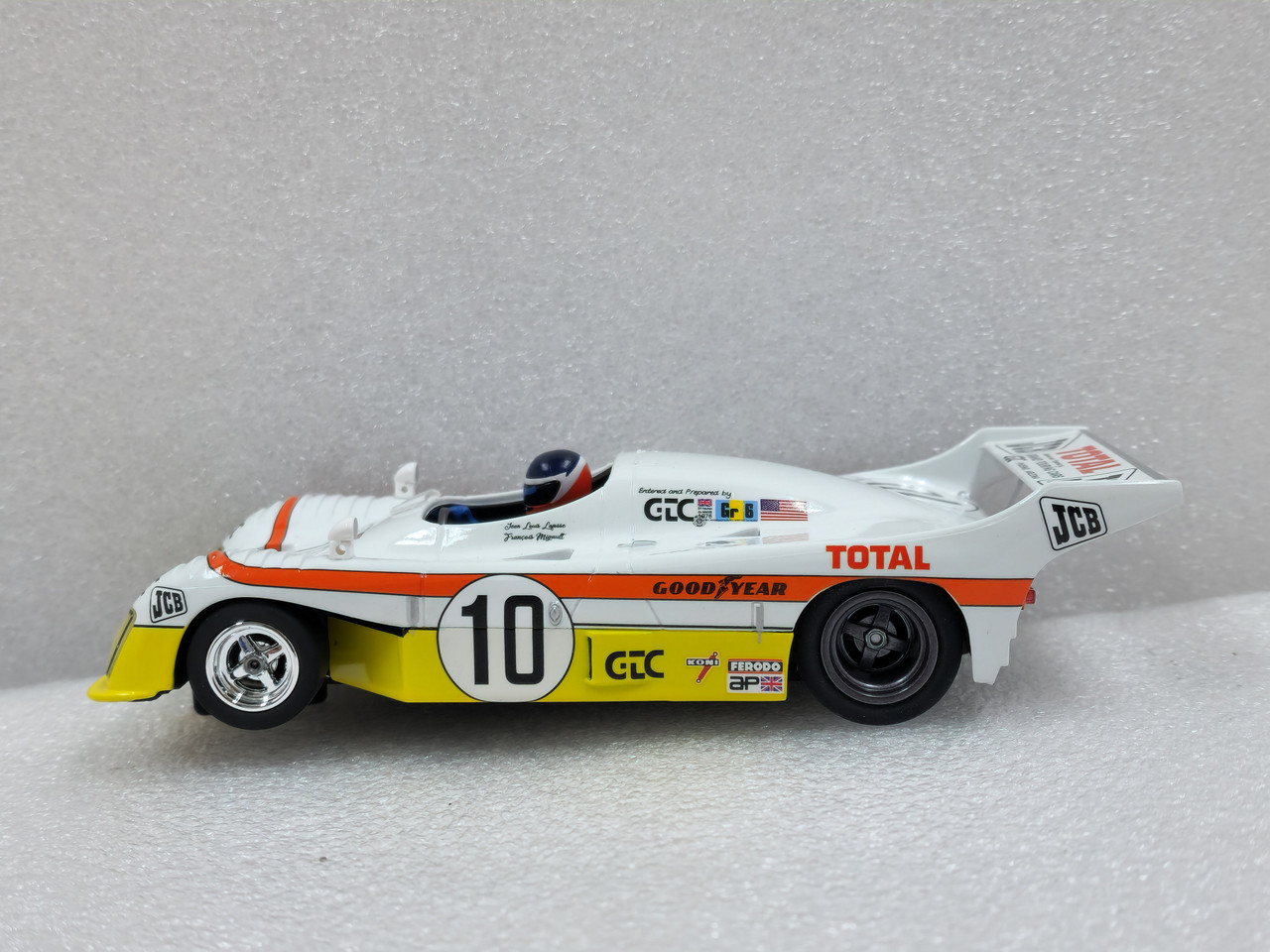 C4527 Scalextric Mirage GR8 2nd Le Mans 1976, #10 1:32 Slot Car