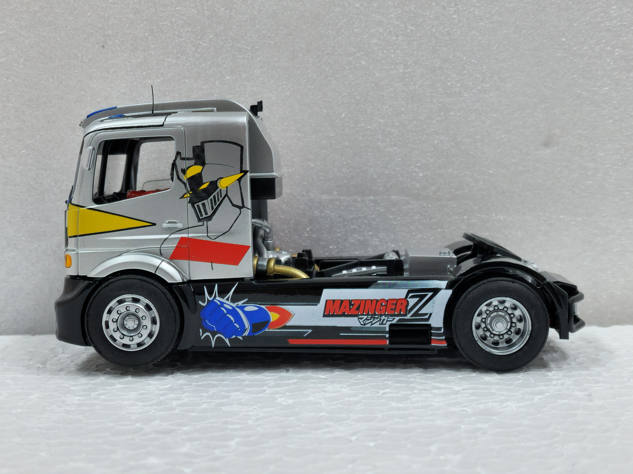 ETRUCK67 Fly Mercedes Race Truck Special Edition Mazinger Z 1:32