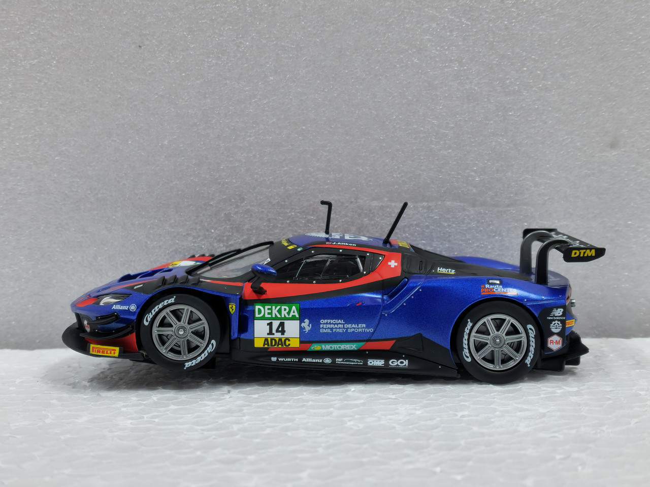 自動車 Carrera DTM Racing Car 1/32 Carrera Digital 1 32 BMW M3 DTM M.Tomczyk No.1 Racing Toy
