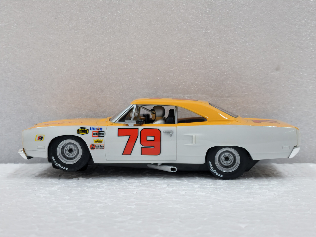 25742 Carrera Evolution Plymouth Roadrunner 1970, #79 1:32 Slot