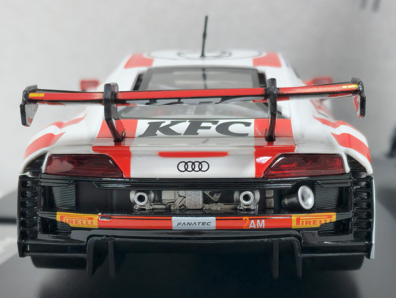 27827 Carrera Evolution Audi R8 LMS GT3 evo II KFC Racing, #2 1:32