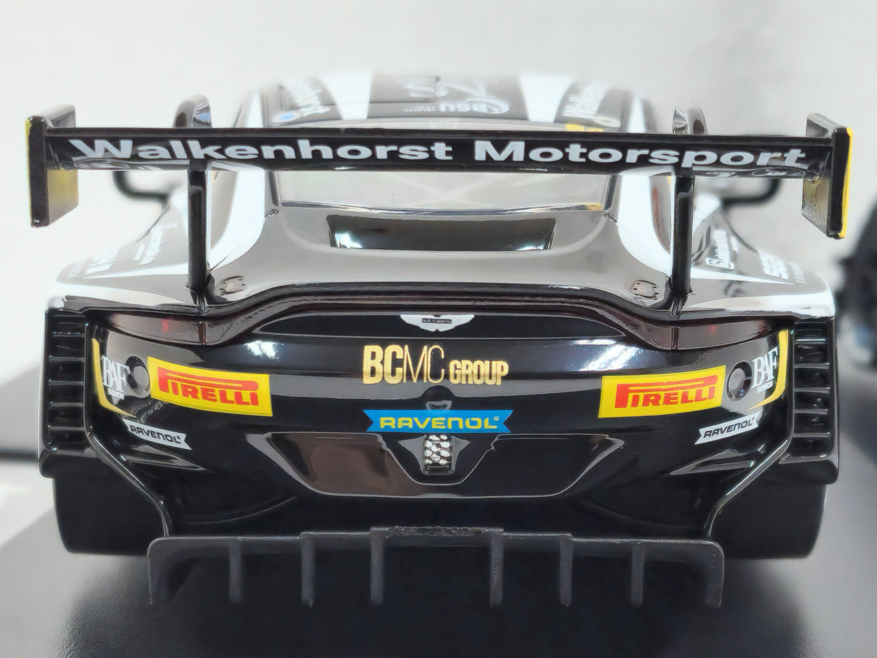 27805 Carrera Evolution Aston Martin Vantage AMR GT3 Evo