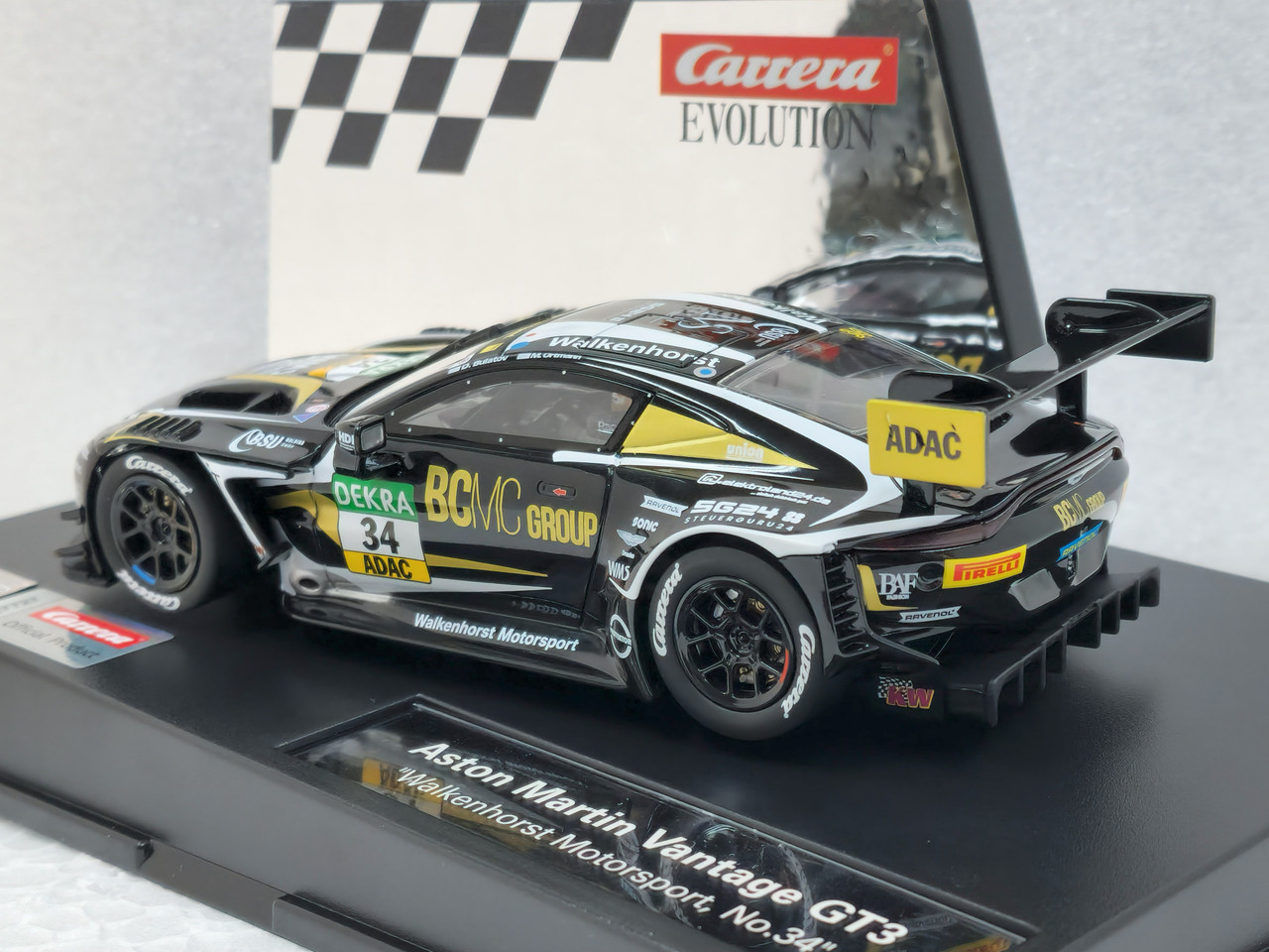 27805 Carrera Evolution Aston Martin Vantage AMR GT3 Evo