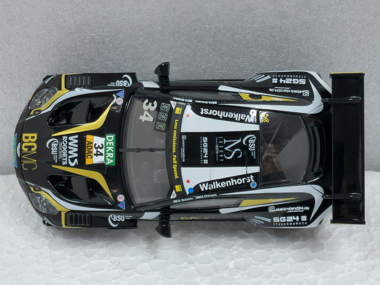 27805 Carrera Evolution Aston Martin Vantage AMR GT3 Evo