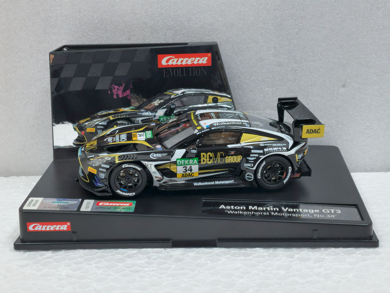 27805 Carrera Evolution Aston Martin Vantage AMR GT3 Evo
