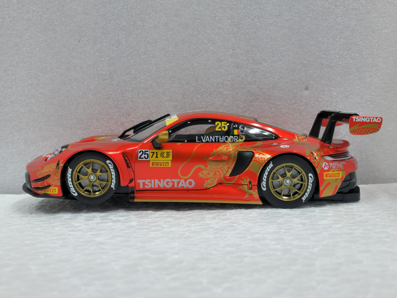 23998 Carrera Digital 124 Porsche 911 GT3 R Absolute Racing Macao