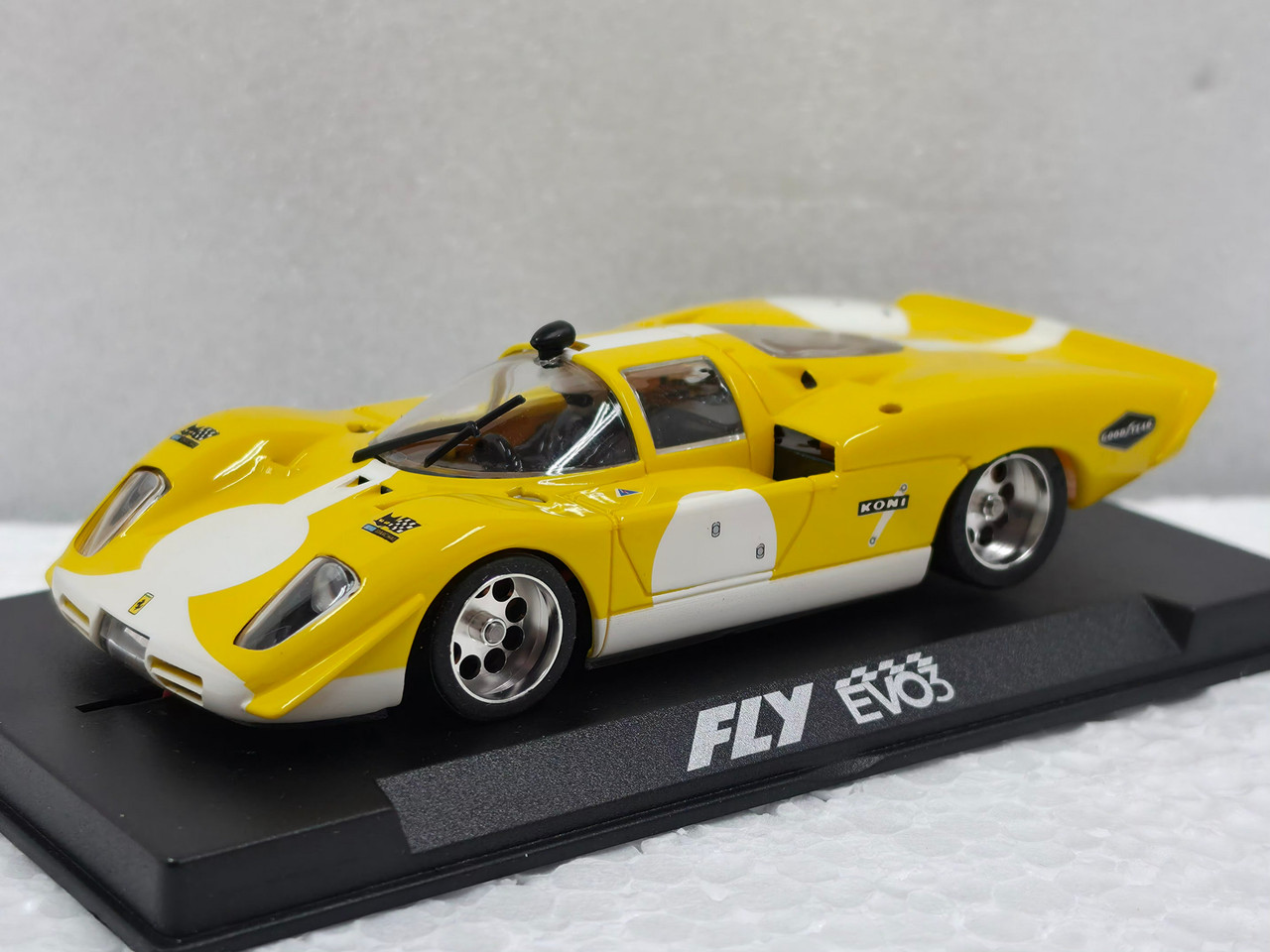 R2004R1 Fly 512S EVO3 Racing EVO3 Yellow with Scaleauto Parts 1:32