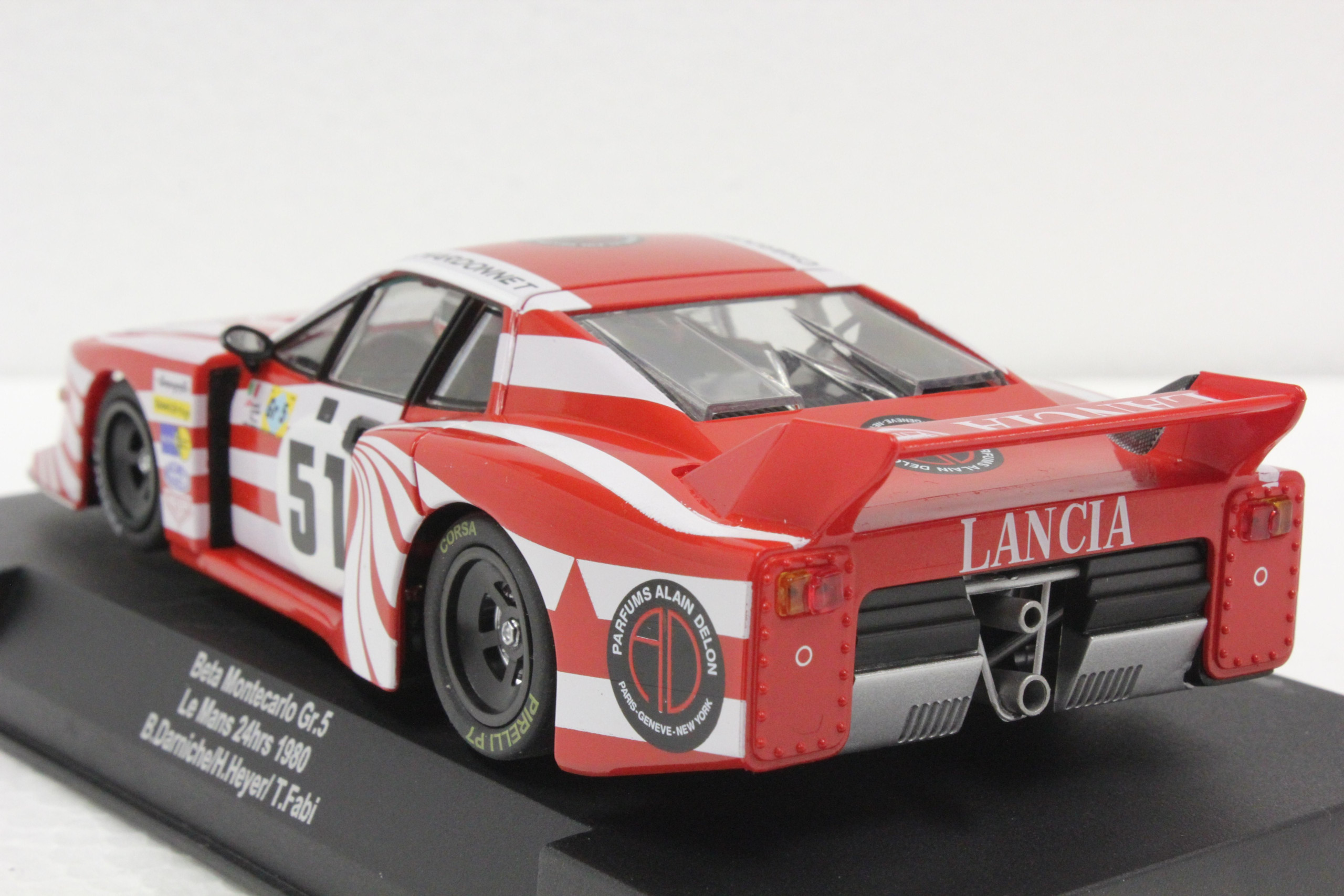 72fda853-f16f-52e8-b7b7-