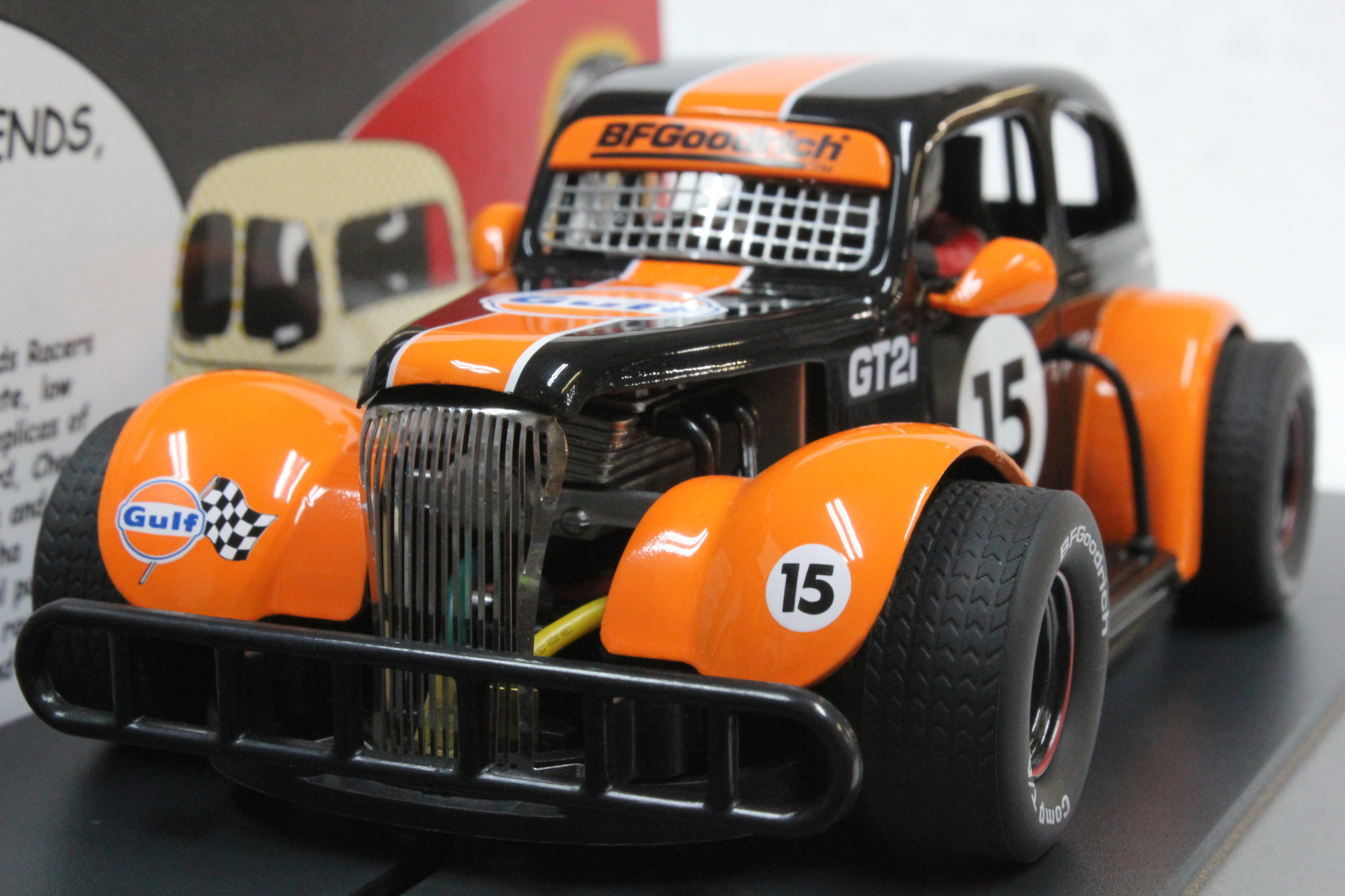 P081 Pioneer Legends Racer '34 Ford Coupe Pearl White, 30 130 Slot