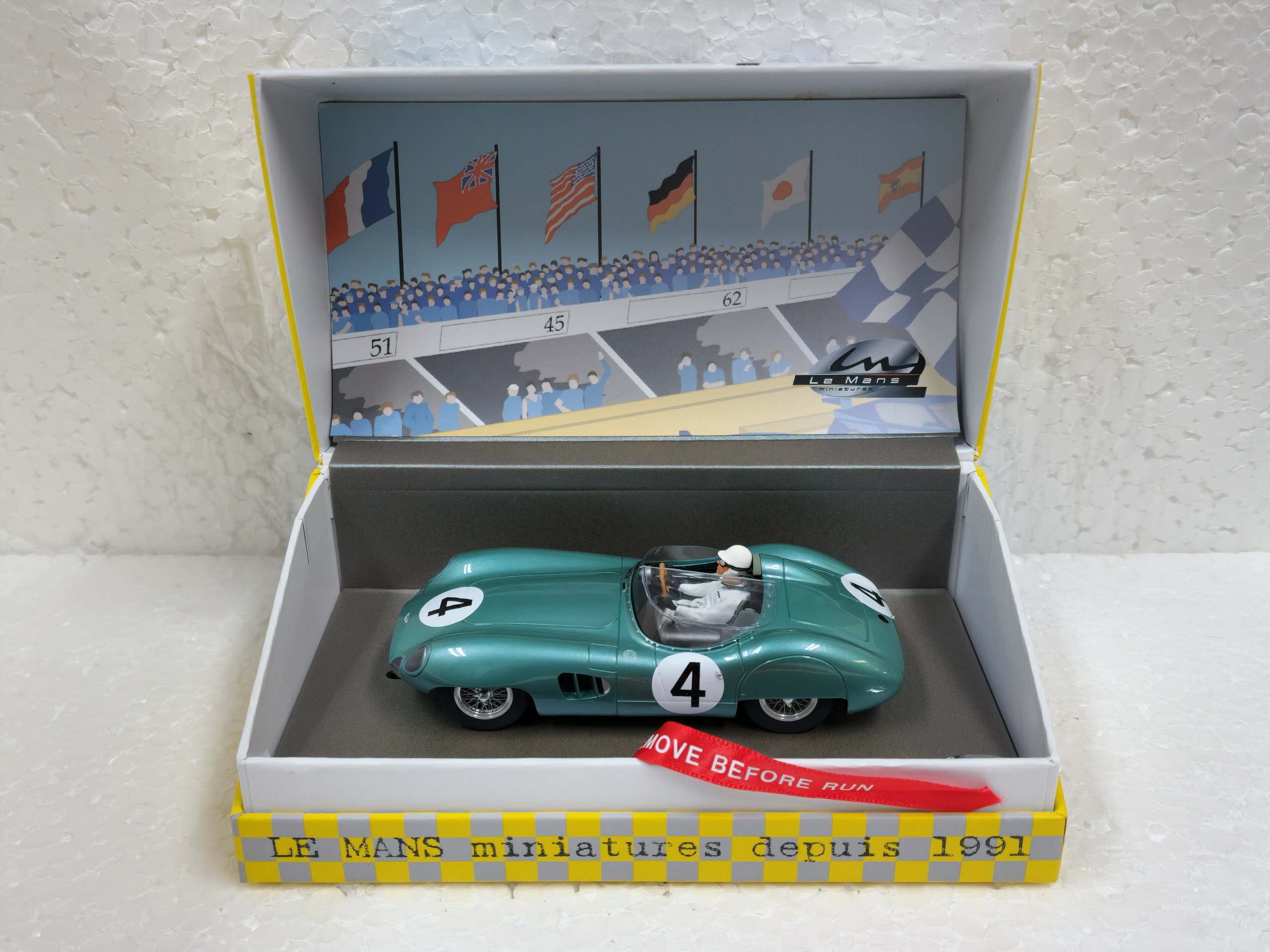 Maquette Aston Martin Le Mans 1/32e - PYRO USA 1966 - À Monter, Très Bon État