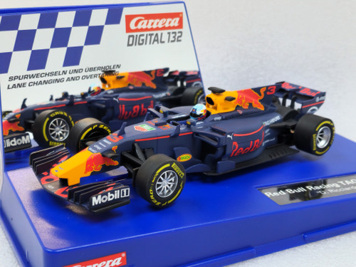 30819 Carrera Digital 132 Red Bull Racing TAG Heuer RB13 D. Ricciardo, #3 1:32 Slot Car