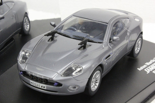 25467 Carrera Evolution James Bond 007 Aston Martin V12 1:32 Slot Car