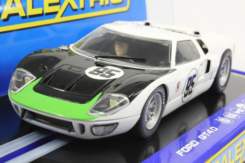 C3231 Scalextric Ford GT40 1966 Daytona Mark Donohue 1:32 Slot Car