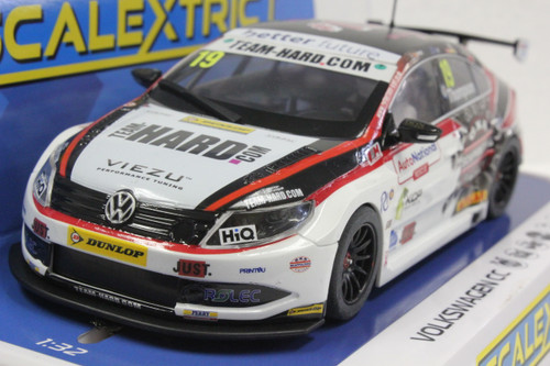 SEC4016 Carrera Digital 132/Scalextric VW Passat CC Team Hard BTCC 2018, #19 1:32 Slot Car