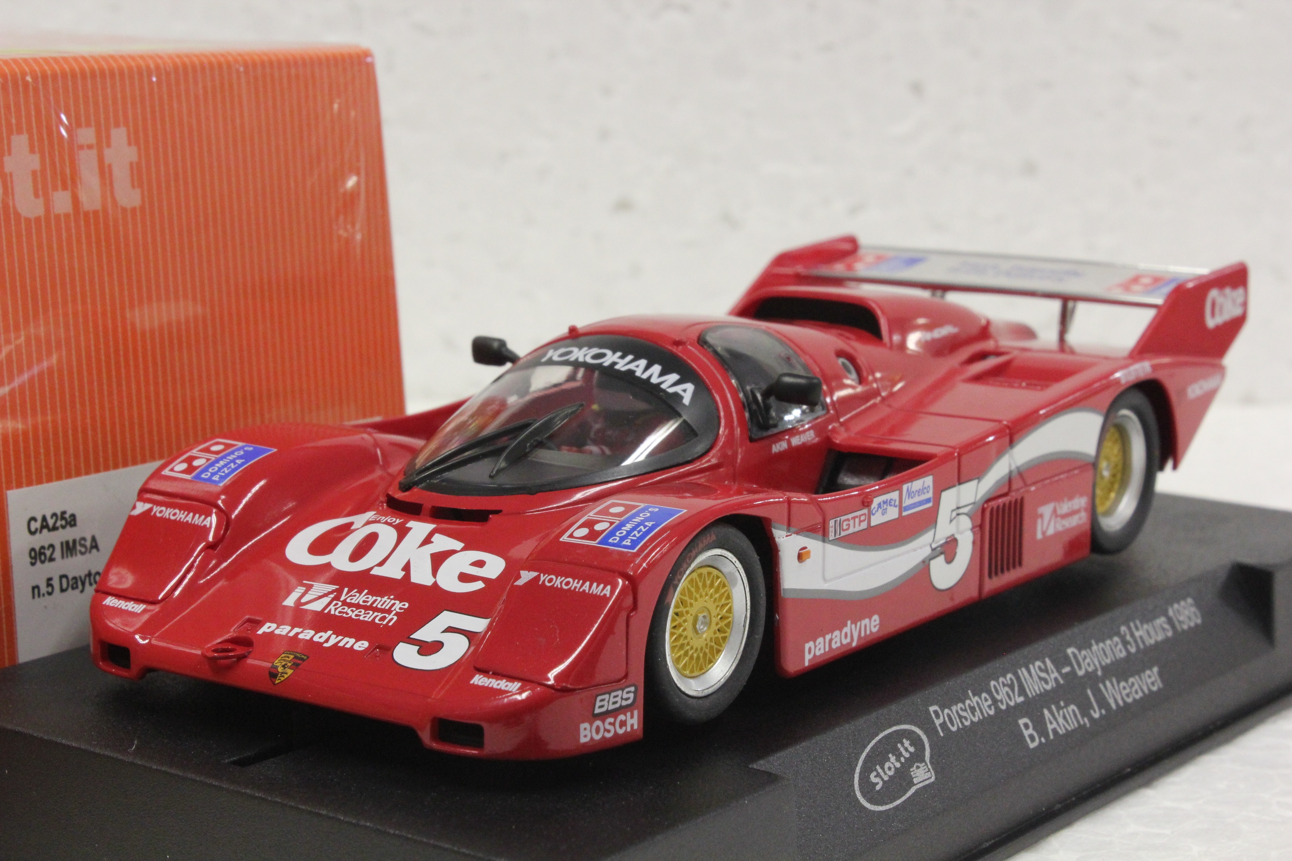 SICA25A Slot.it Porsche 962 IMSA Coke Daytona 1986, #5 1:32 Slot Car