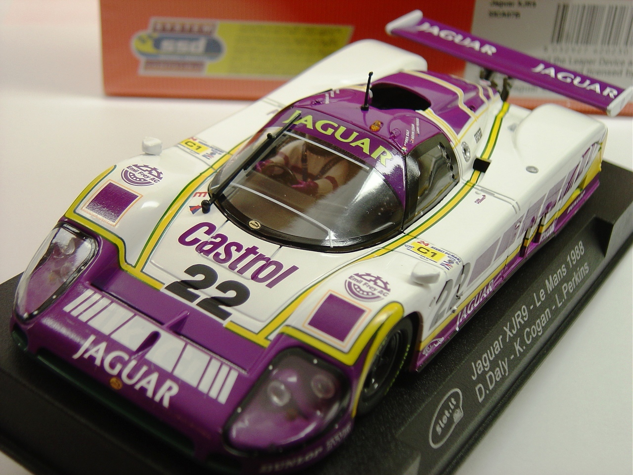 1/18 ジャガー XJ-R9 Silk Cut LM #2　ルマン 1988 JAGUAR XJR9 