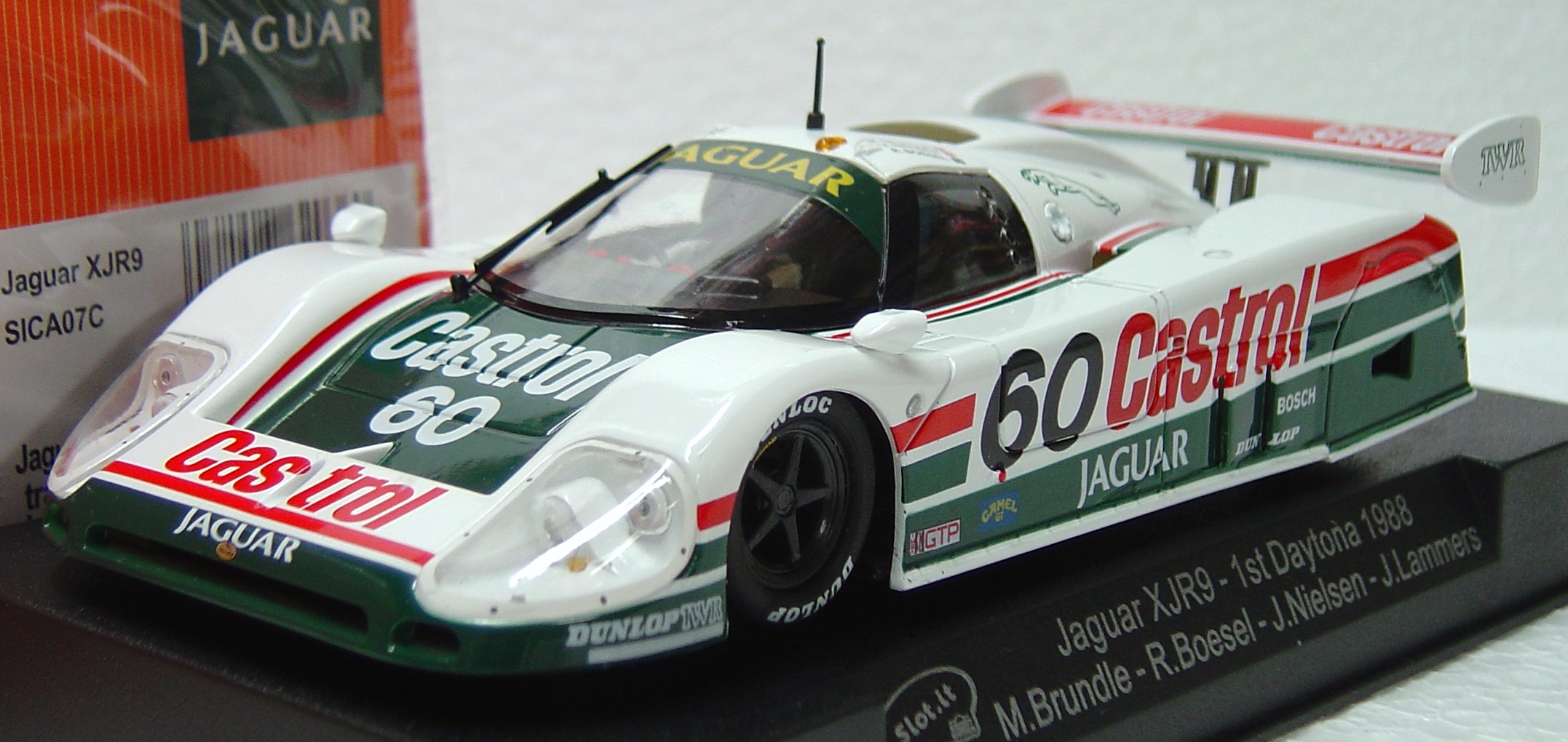 Slot.it Jaguar XJR-9 LM （CW03）スロットカー SICW03 Slot.it Jaguar XJR-9 LM - 1st Place 24H Le Mans 1988 #2, 1