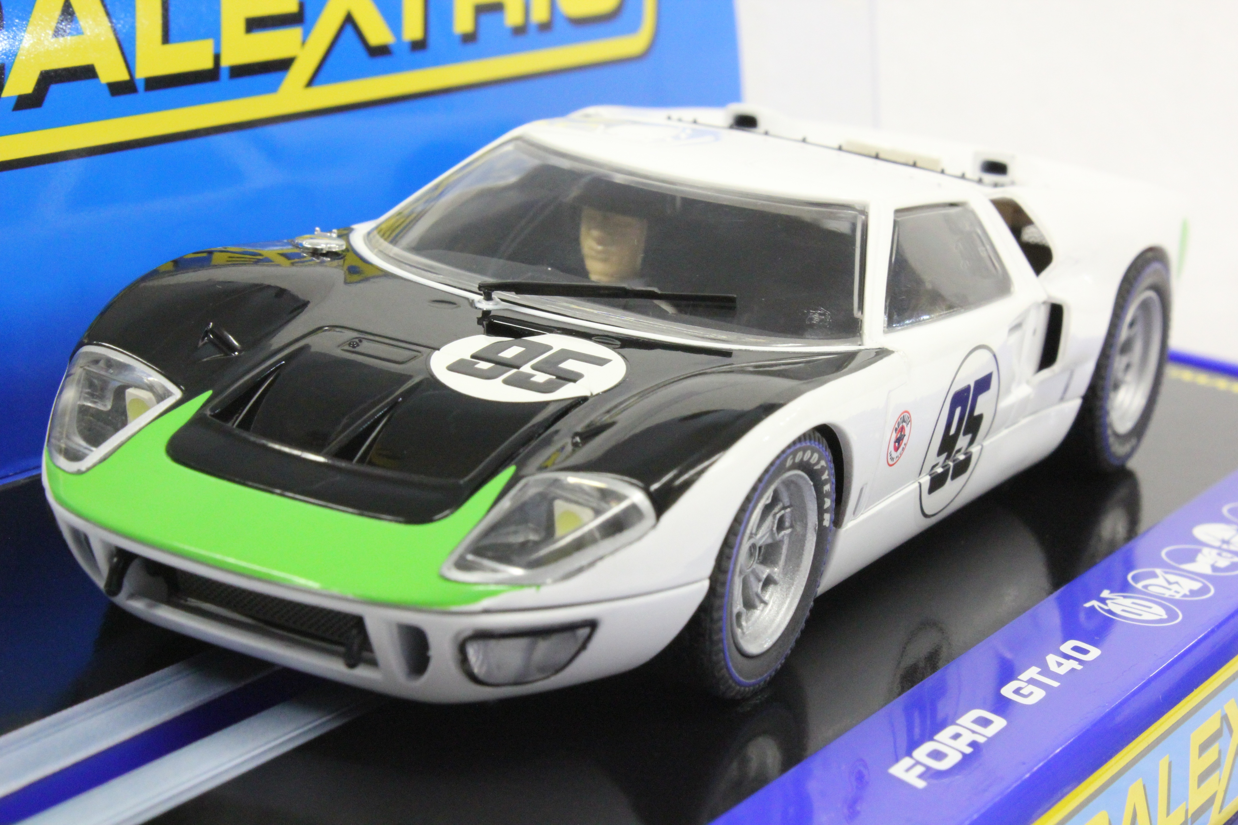 C3231 Scalextric Ford GT40 1966 Daytona Mark Donohue 1:32 Slot Car