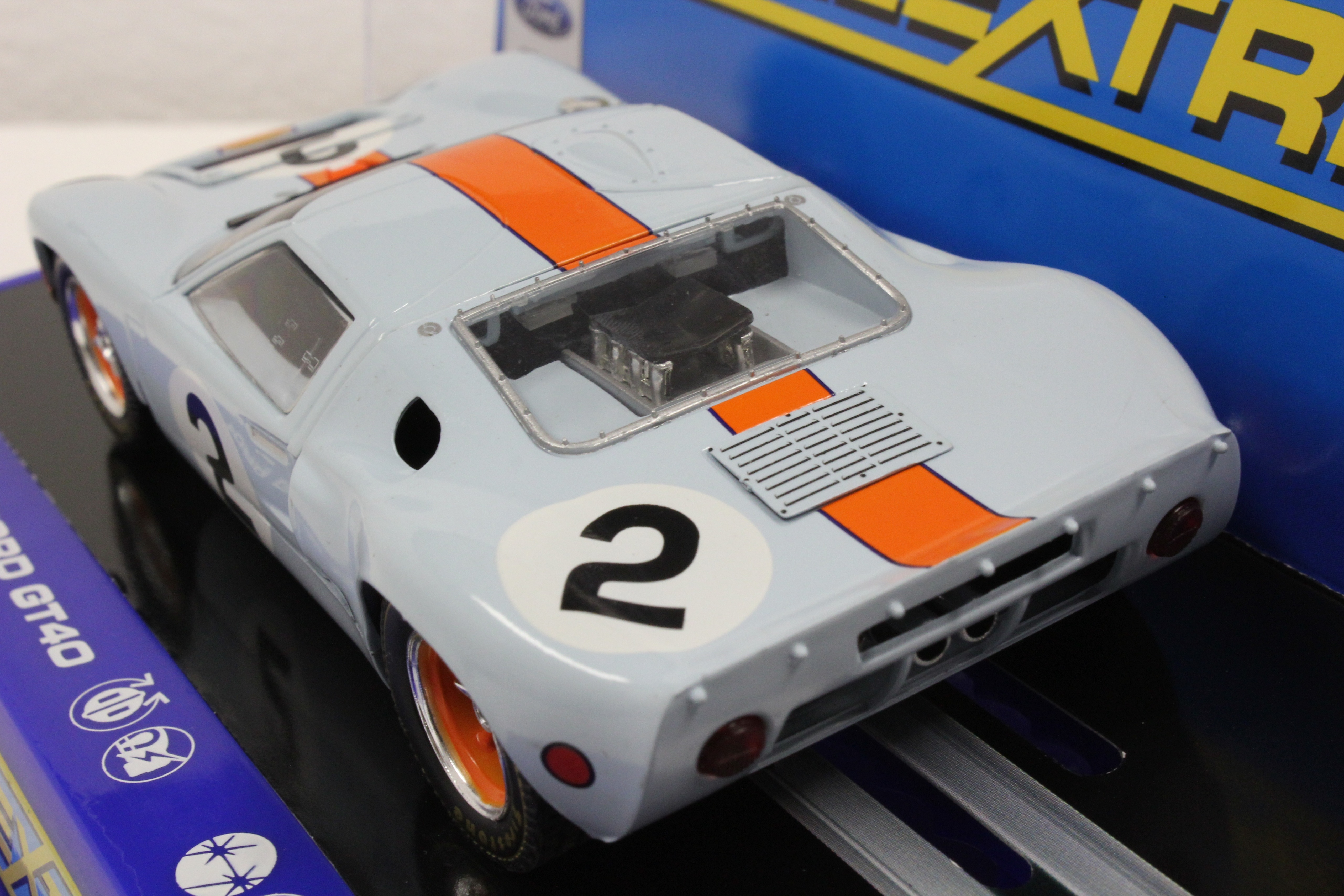 C3325 Scalextric Ford GT40 Gulf Daytona 1969 w/Lights, #2 1:32