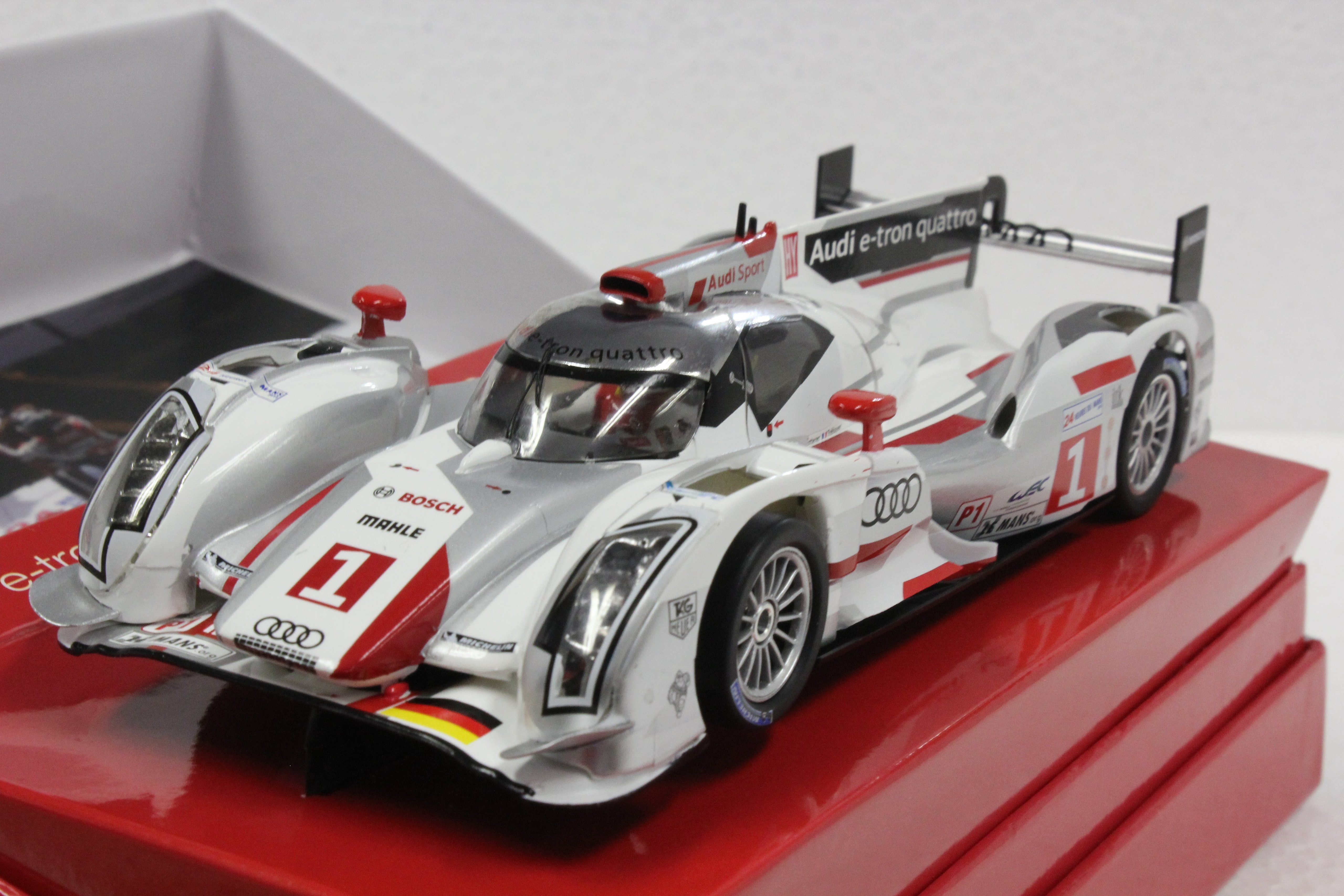 slot.it Audi R18 TDI 新品未使用品 Audi R18 TDI #1 T. Bernard - R. Dumas - M. Rockenfeller LMP1