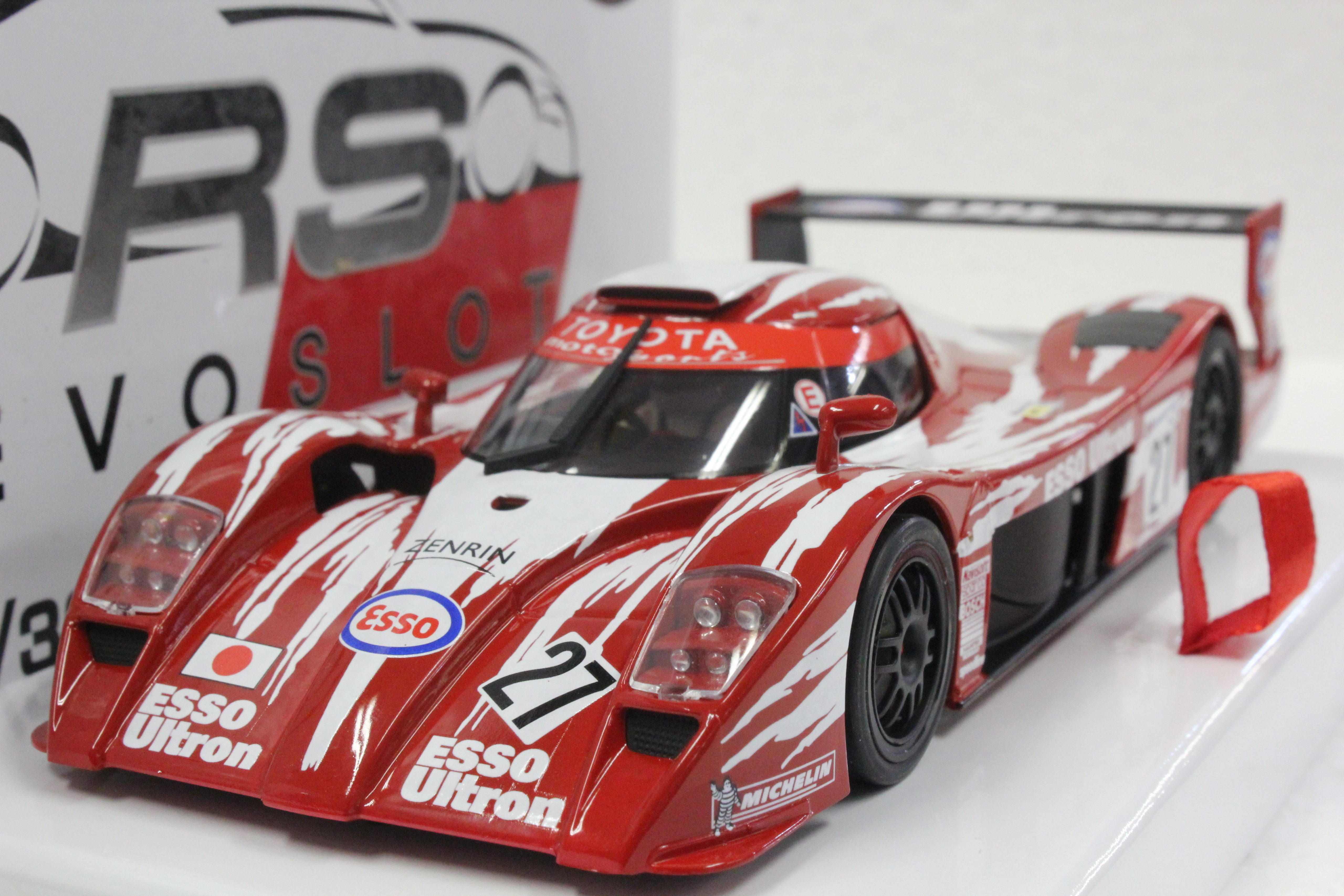 RS0052 RevoSlot Toyota GT One Le Mans 1998 Esso Ultron, #27 1:32
