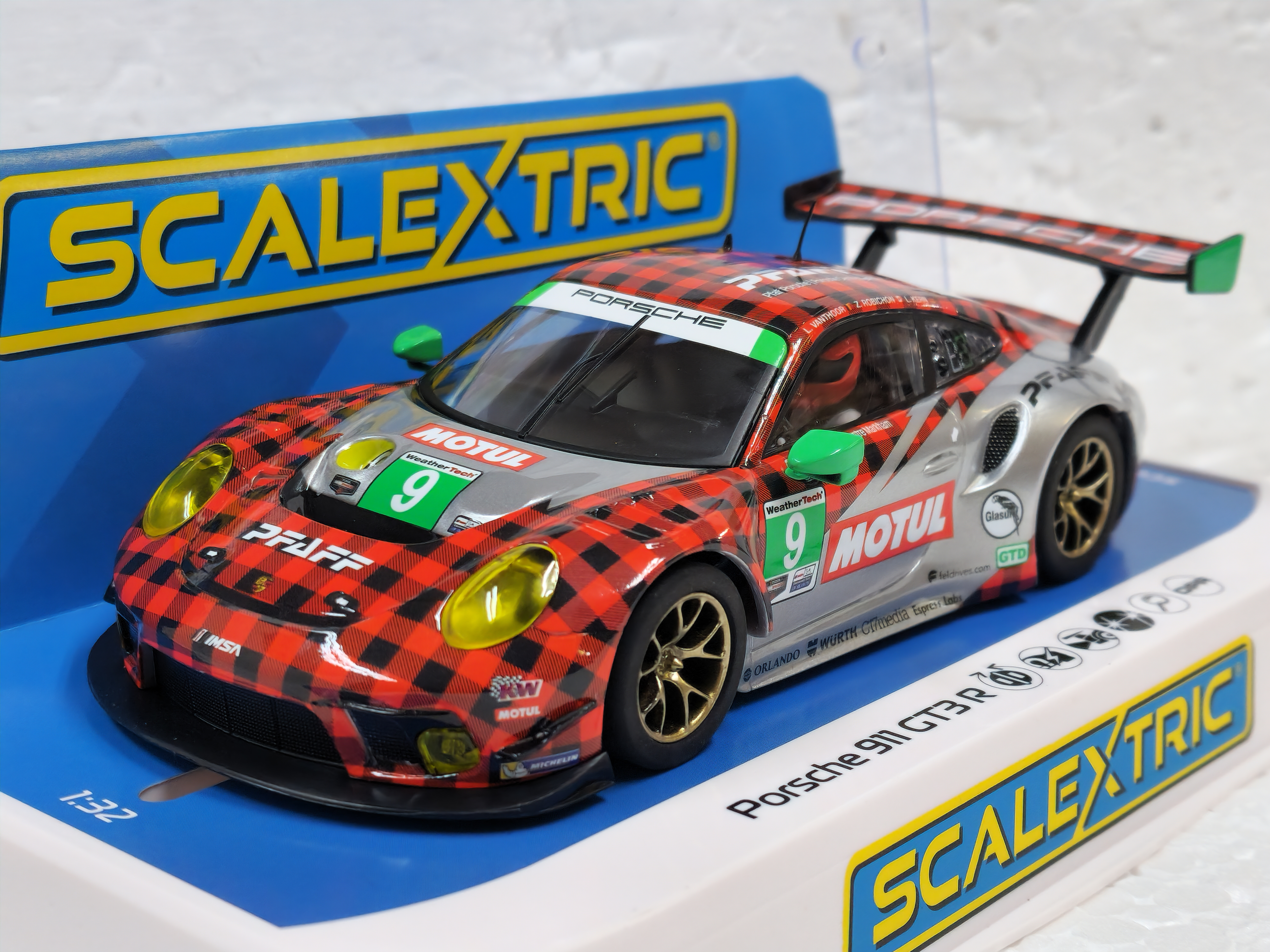 C4252 Scalextric Porsche 911 RSR Sebring 12 hours 2021, #9 1:32