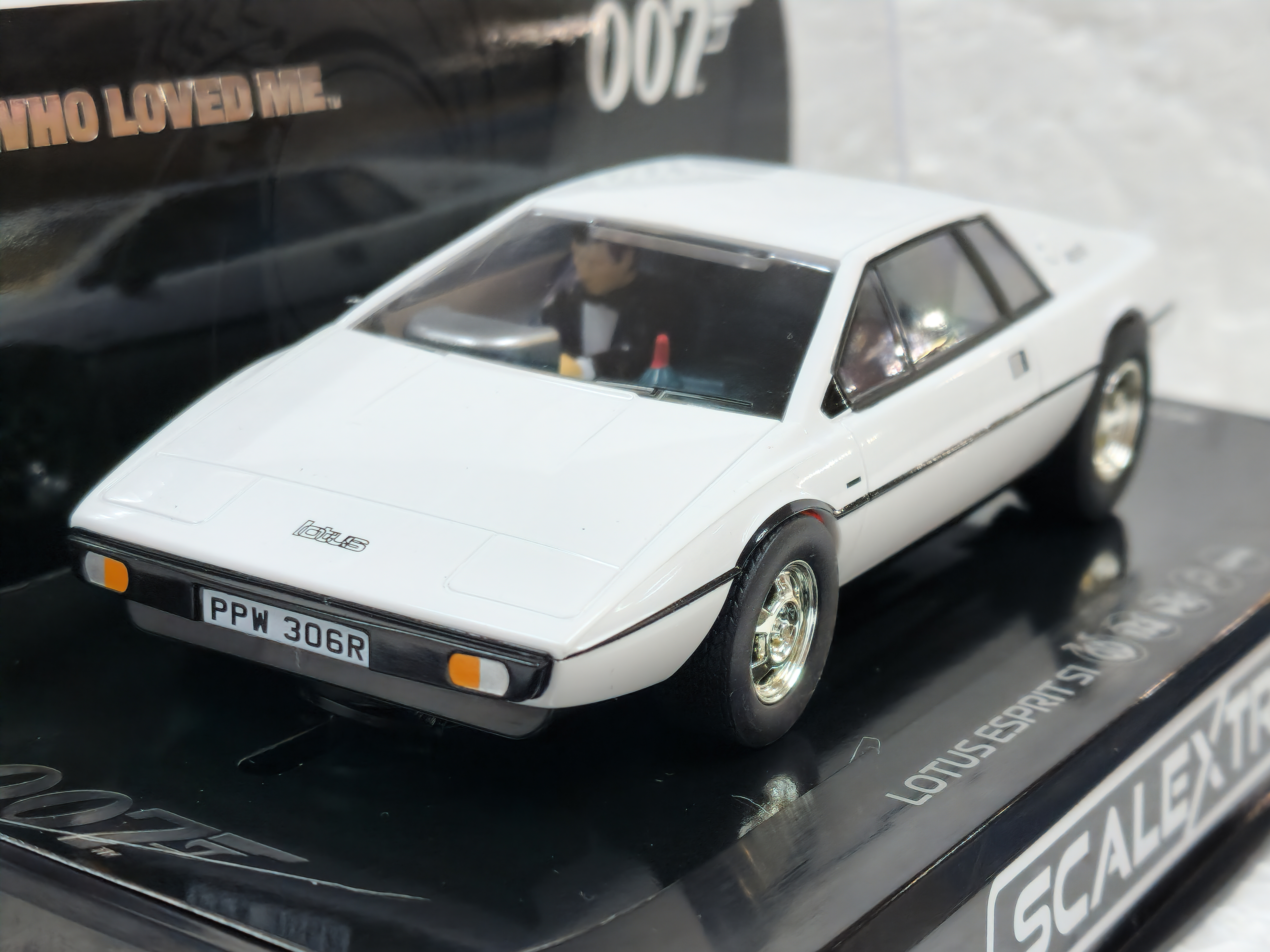 C4229 Scalextric James Bond Lotus Esprit S1 The Spy Who Loved Me 1