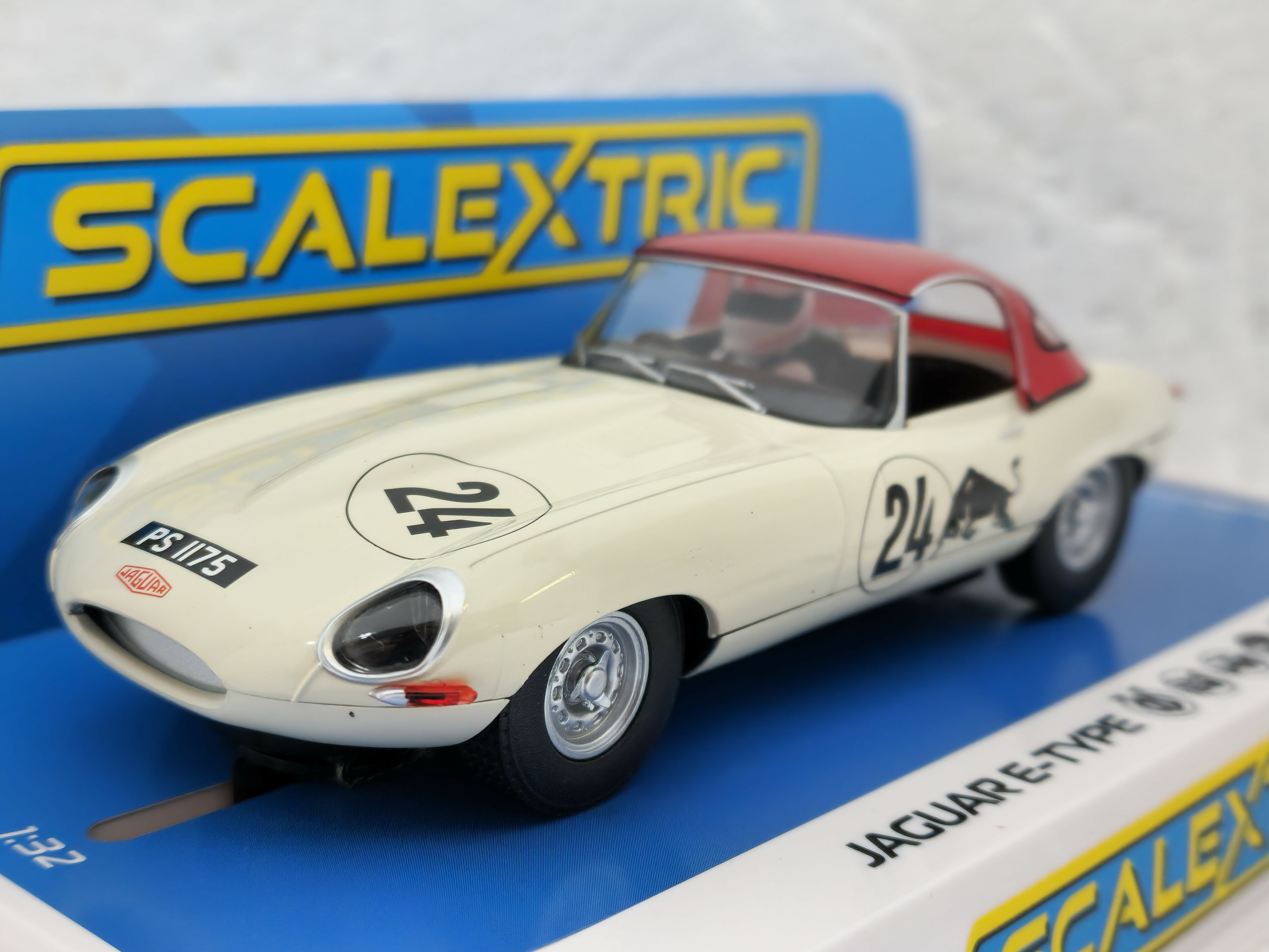 Scalextric - C56-e/1 - Lister Jaguar Avec Eclairage - 1/32 - Slot Car