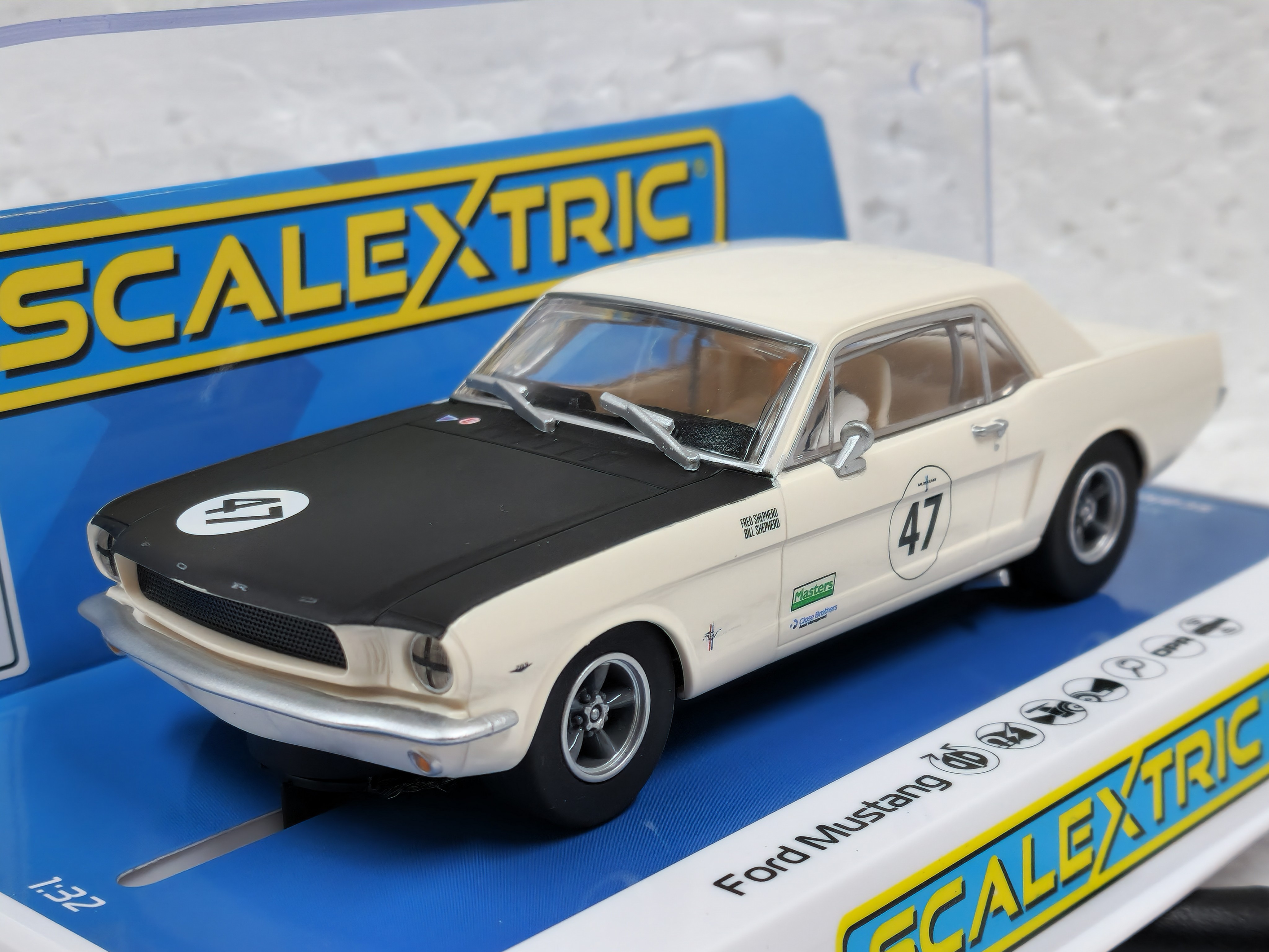 C4353 Scalextric Ford Mustang Goodwood Revival, #47 1:32 Slot Car