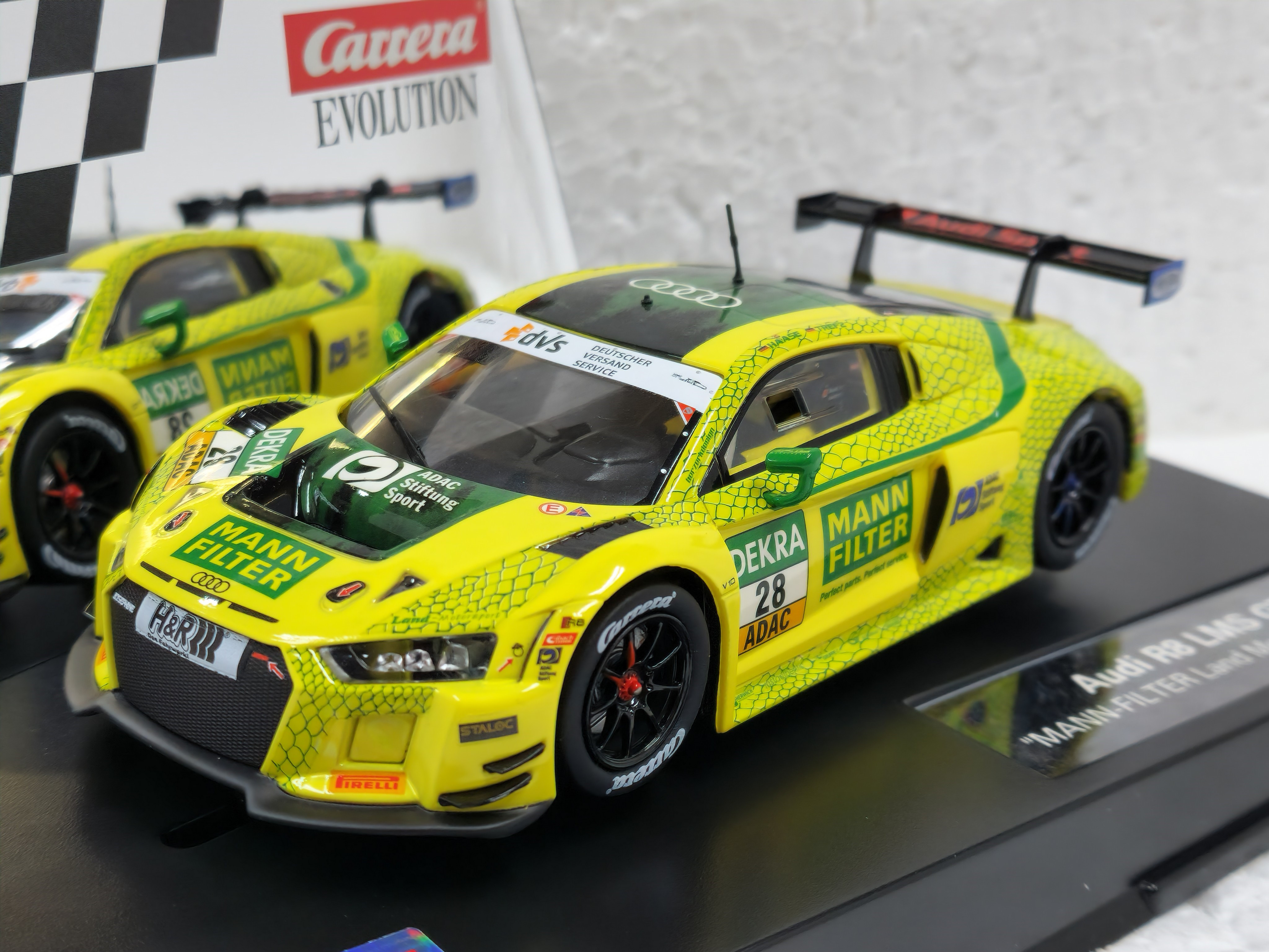 27703 Carrera Evolution Audi R8 LMS GT3 Mann- Filter Land Motorsport, #28  1:32 Slot Car