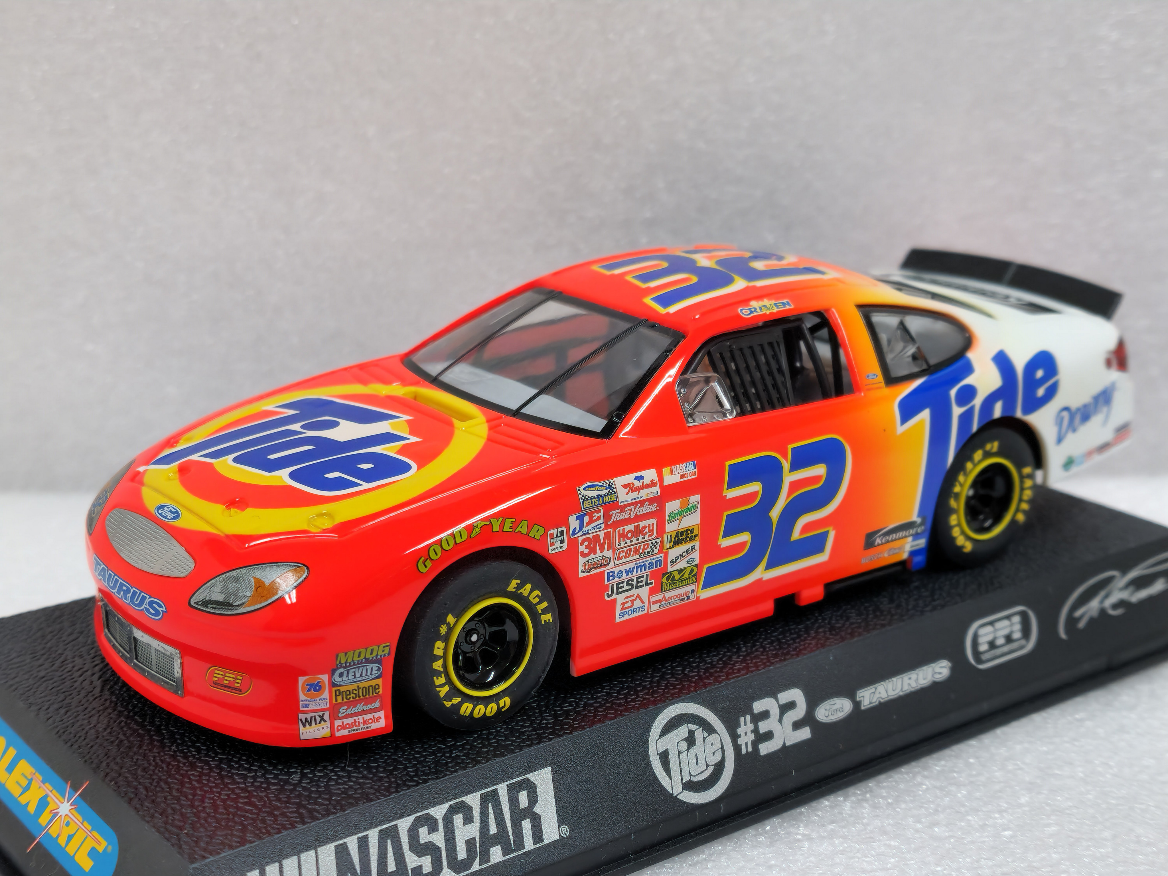 NASCAR ミニカー　FORD 1/24 25.motorcraft.ho__74062.