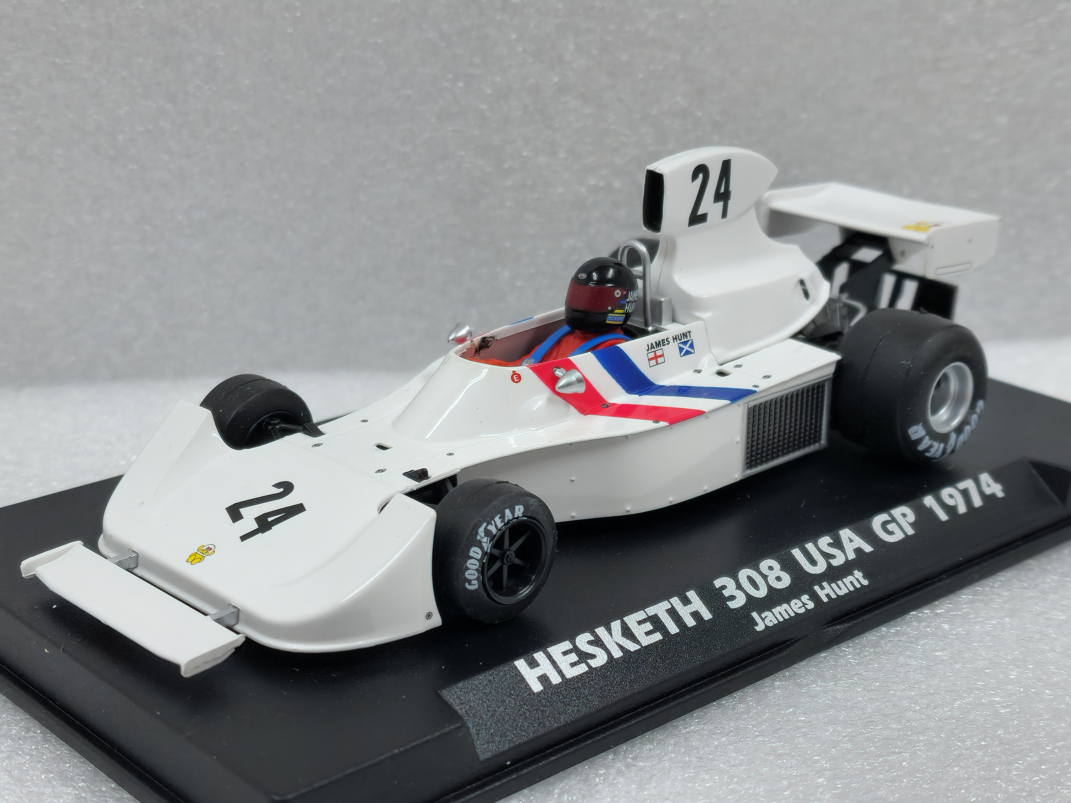 A2033F Fly Hesketh 308 F1 USA GP 1974 w/James Hunt Figure, #24 1