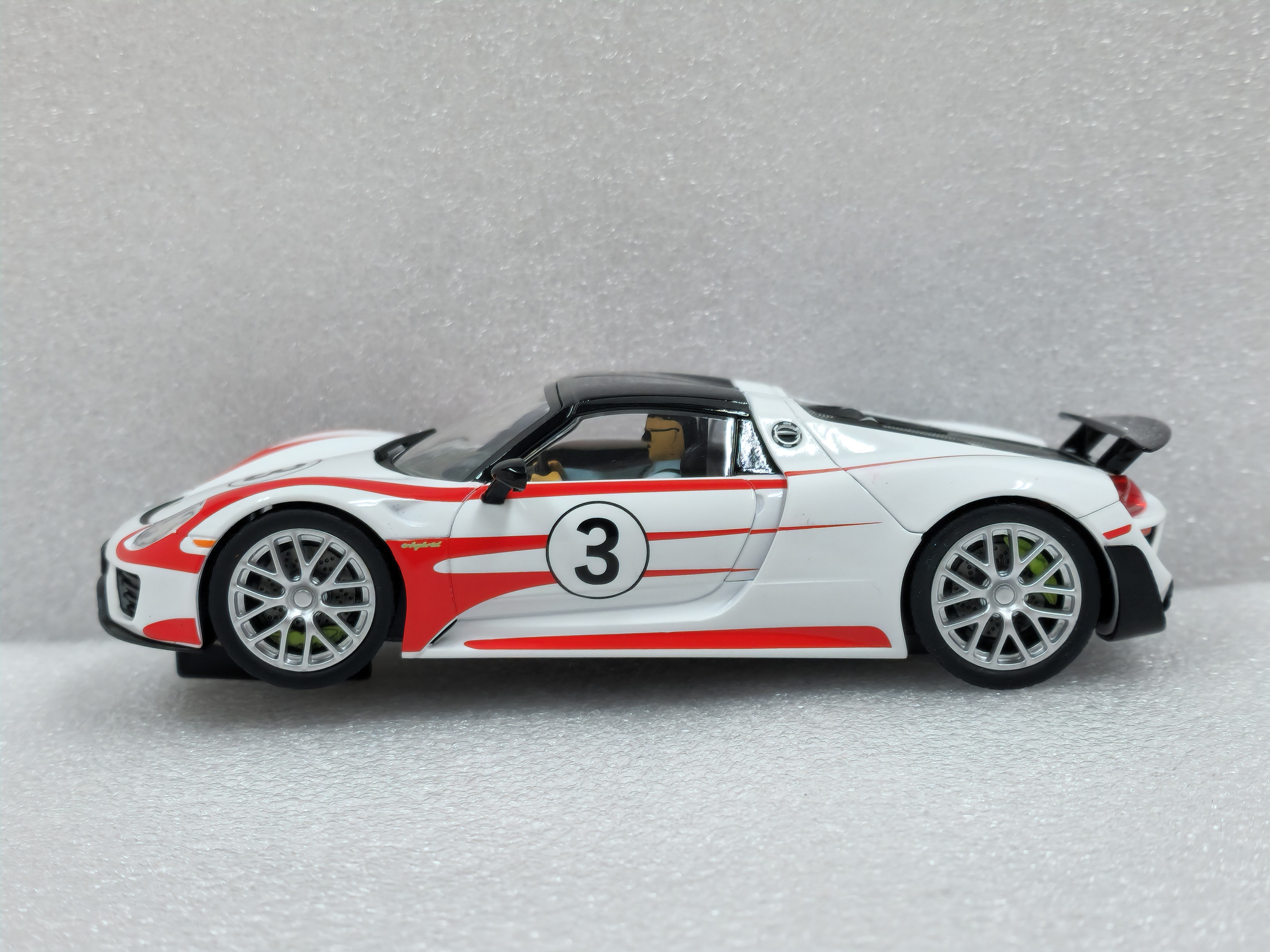CARRERA27477-8__30712.