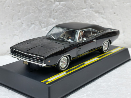 P126 Pioneer 1968 Dodge Charger R/T 440 Assassins Bullitt 1:32