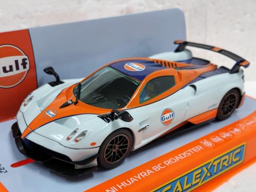 Scalextric C4399 Pagani Huayra BC Roadster Metallic Pearl White
