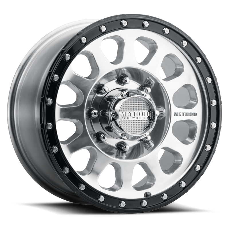 Method MR315 18x9 +18mm Offset 8x170 130.81mm CB Polished Wheel - Gloss Black Lip - MR315890871718 Photo - Close Up
