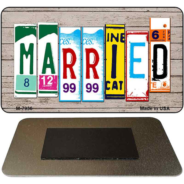 Married Wood Cut Letter Novelty Metal Magnet M-7936