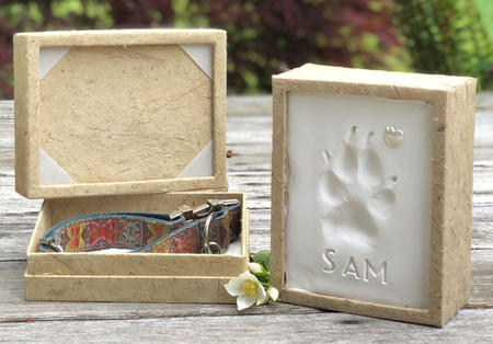 Pet Impression Memory Box with air-dry paw print impression, natural fiber keepsake box, removable lid, and built-in 4 x 6 photo frame.