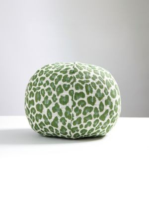 <p>Backyard Bengal Outdoor Pillow 12 Dia - Ivy SCSBENGPILL0003 by Scalamandre Pillows</p><p><strong>Required Minimum Quantity Purchase: Product</p><p>Book: </p><p>Content: 100% UV POLYESTER</p><p>Origin: U.S.A.</p><p>Performance: HEAVY DUTY</p><p>Repeat: Horizontal: and Vertical: </p><p>Width: 0</p>